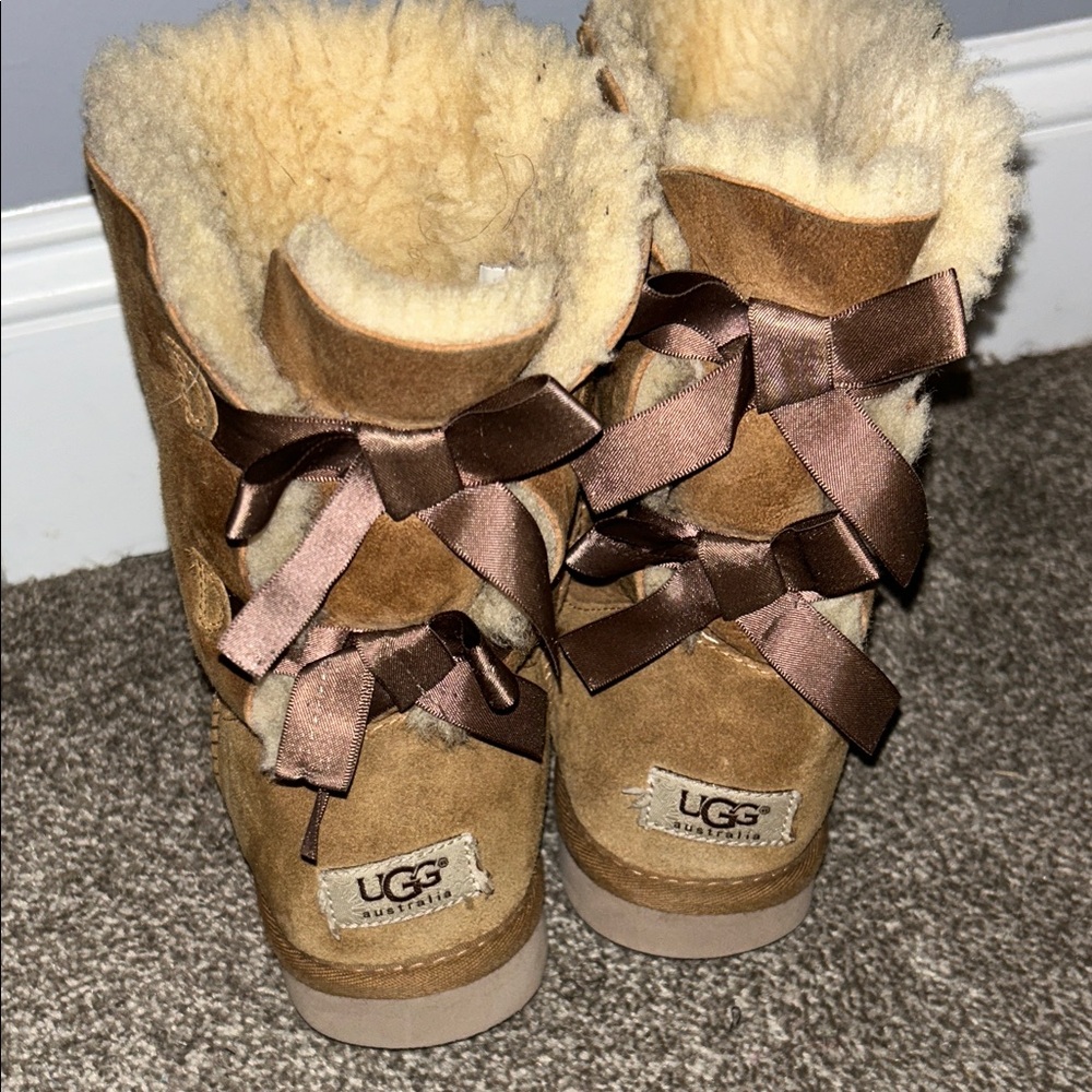 UGG Tan Boots with Shearling and Ribbon